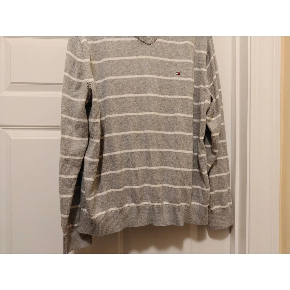 Tommy Hilfiger Mens XL‎ Grey White Striped V-Neck 100% Cotton Knit Sweater Logo